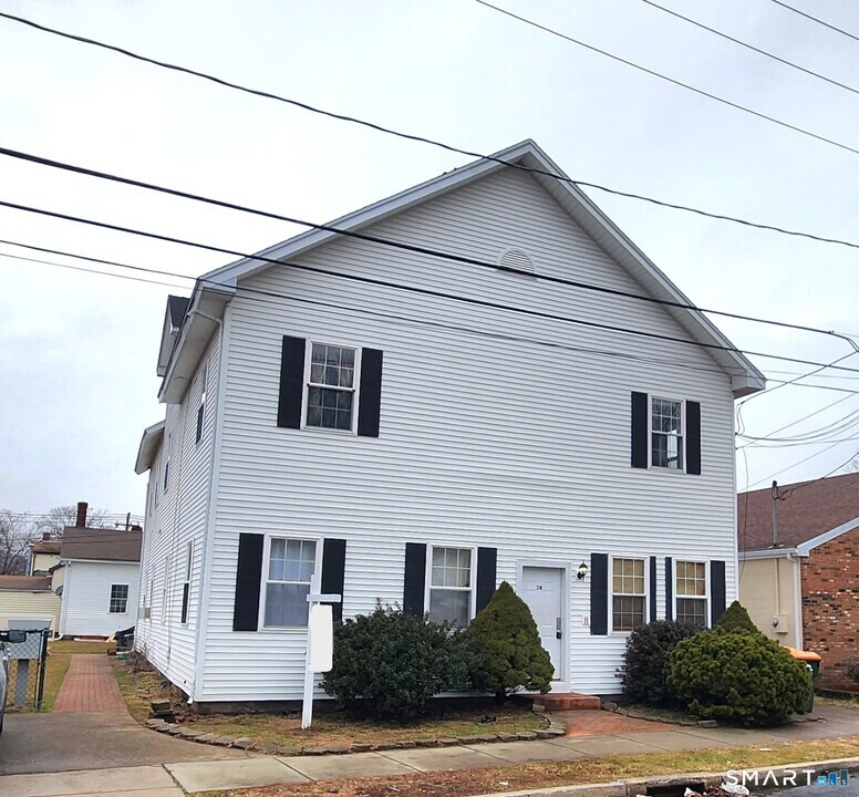 24 Meadow St in Wallingford, CT - Building Photo