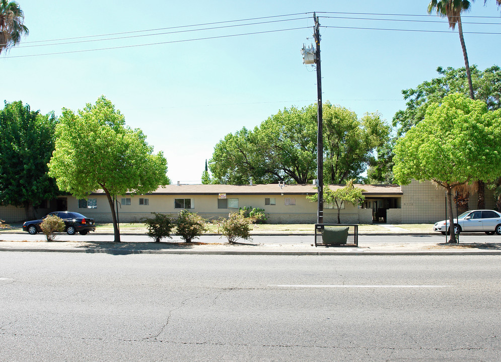 4728 E Shields Ave in Fresno, CA - Building Photo