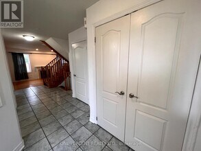 10 Royal Park Blvd in Barrie, ON - Building Photo - Building Photo