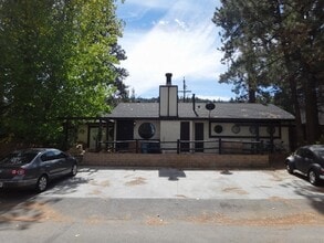 41753 Switzerland Dr, Unit B in Big Bear Lake, CA - Foto de edificio - Building Photo