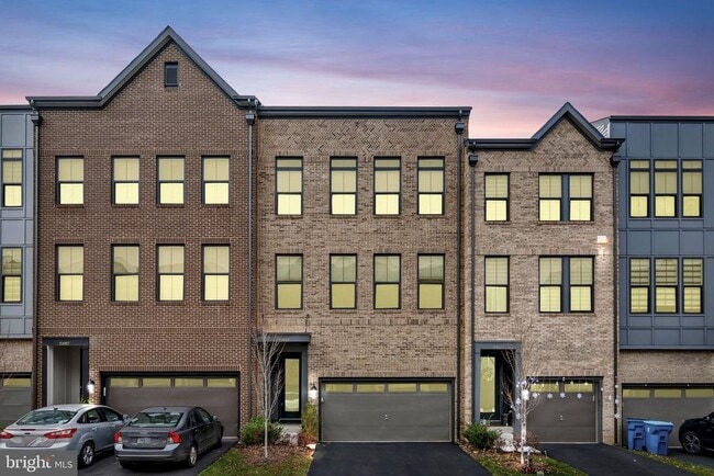 property at 23035 Sullivans Cove Sq