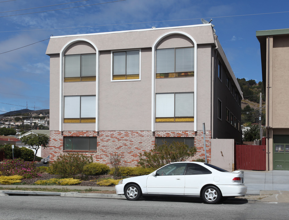 300 Orange Ave in South San Francisco, CA - Building Photo