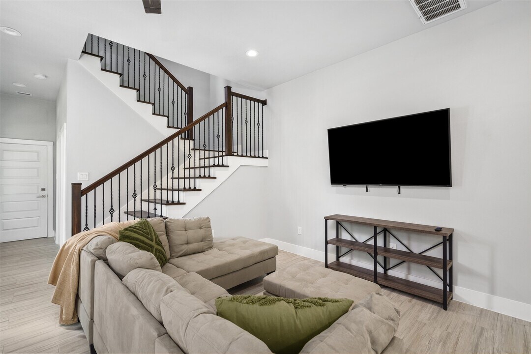6718 Lozier St in Houston, TX - Foto de edificio