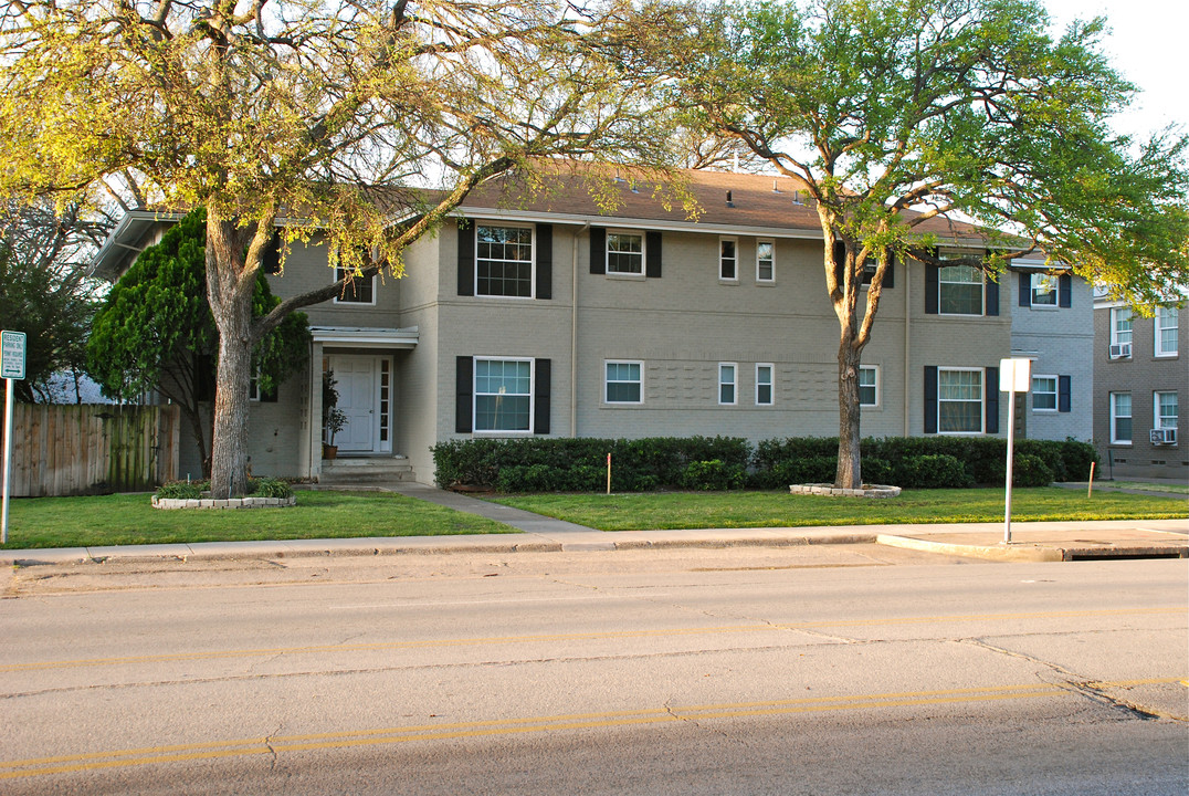 4133 Lovers Ln in Dallas, TX - Building Photo