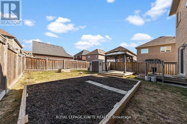 134 Gardiner Dr in Bradford West Gwillimbury, ON - Building Photo - Building Photo