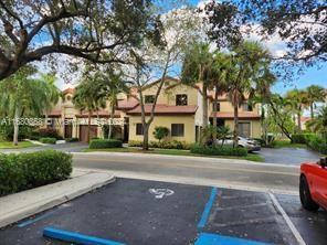 1032 NW 105th Ave in Plantation, FL - Foto de edificio - Building Photo