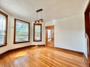 2923 N Springfield Ave in Chicago, IL - Building Photo - Building Photo