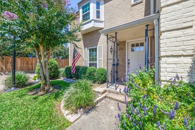 671 N Post Oak Ln in Houston, TX - Building Photo - Building Photo