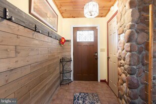 76 Grove Ln in Fredericksburg, VA - Building Photo