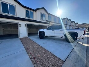 2814 E Fireweed Ln in Washington, UT - Building Photo - Building Photo