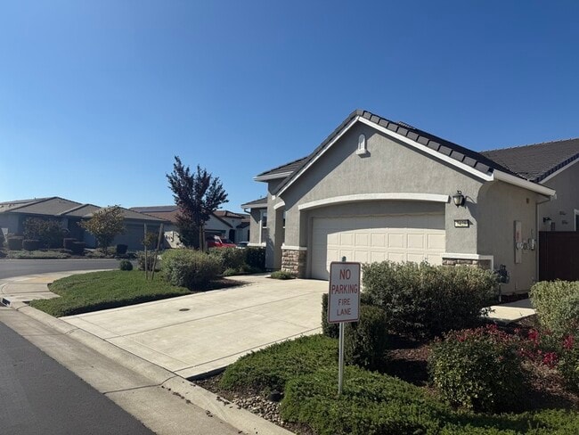 7428 Bch Pne Wy in Sacramento, CA - Building Photo - Building Photo