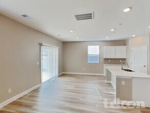 247 W Millbrook Dr in Spring Hill, TN - Building Photo - Building Photo