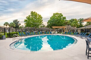 Pickwick Flats in Jacksonville, FL - Building Photo