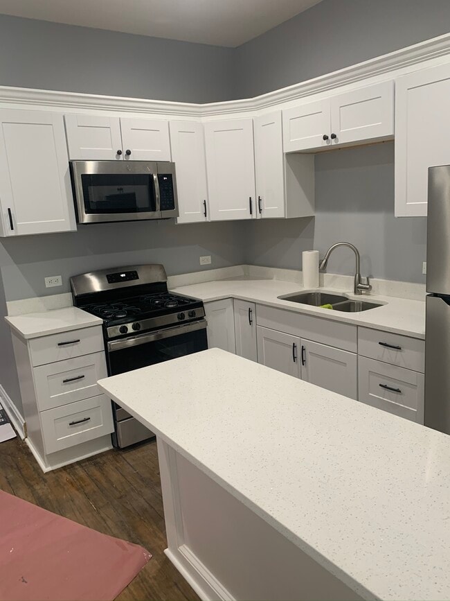 2309 S Leavitt St, Unit 1st floor in Chicago, IL - Foto de edificio - Building Photo