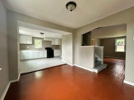 151 Collins Dr in Pittsburgh, PA - Building Photo