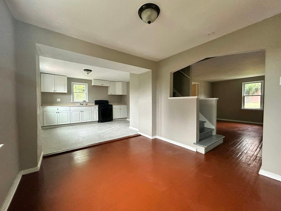 151 Collins Dr in Pittsburgh, PA - Building Photo