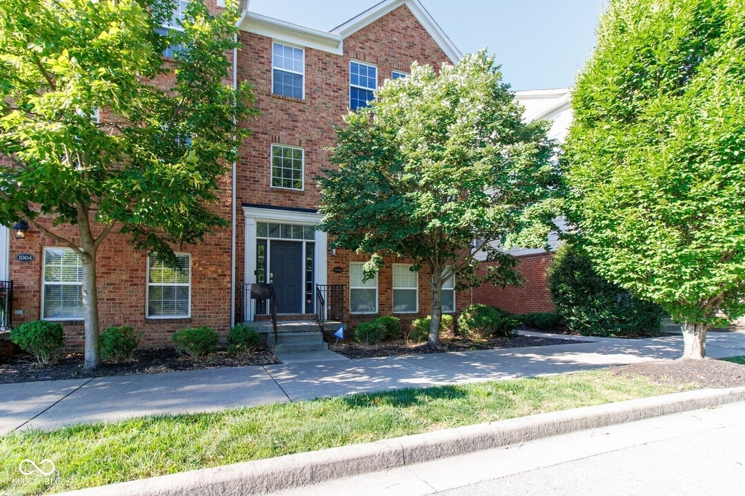 1006 Cavendish Dr in Carmel, IN - Building Photo