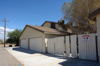 16440 Orange St in Hesperia, CA - Building Photo - Building Photo