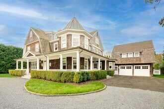 63 Meadowmere Pl in Southampton, NY - Building Photo - Building Photo