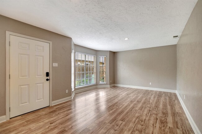 3826 Willow Springs Ln