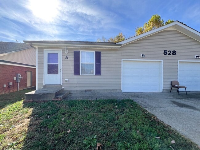 528 Luxury Dr in Clarksville, TN - Building Photo - Building Photo