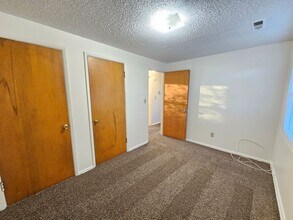 1104-1106 S Grand Dr in Moses Lake, WA - Building Photo - Building Photo