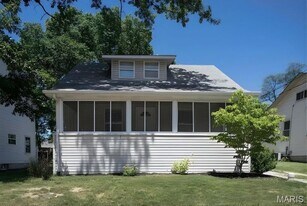 329 Rose Ln in Kirkwood, MO - Building Photo