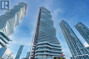 3900 Confederation Pkwy in Mississauga, ON - Building Photo