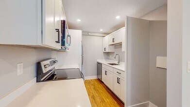 132 Sherman St in Cambridge, MA - Building Photo - Building Photo