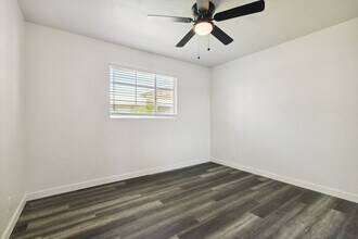 2211-2211 S Granada Dr in Tempe, AZ - Building Photo - Building Photo