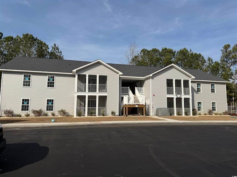 179 Charter Dr in Longs, SC - Foto de edificio