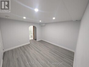 2620 Windjammer Rd in Mississauga, ON - Building Photo - Building Photo