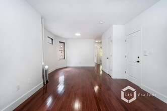 518 E 8th St in Brooklyn, NY - Building Photo - Building Photo