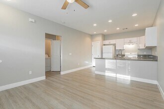 1701 S Dandelion St in Pahrump, NV - Foto de edificio - Building Photo