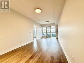 2525 Bathurst St in Toronto, ON - Building Photo - Building Photo