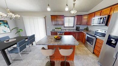273 Vernon Dr in Harrisburg, SD - Building Photo - Building Photo