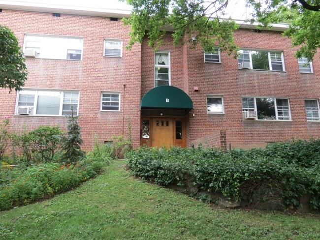 100 Theodore Fremd Ave in Rye, NY - Building Photo - Building Photo