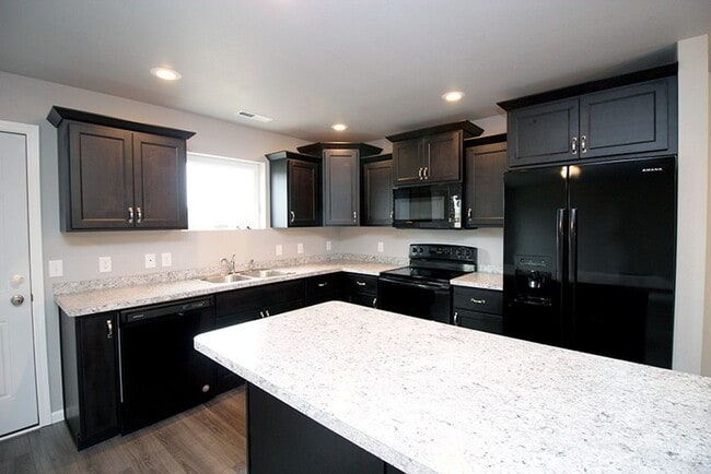 6985 Majestic Lp in Bismarck, ND - Building Photo - Building Photo