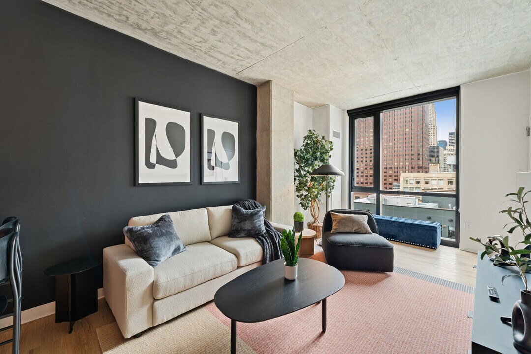 633 S LaSalle St in Chicago, IL - Building Photo