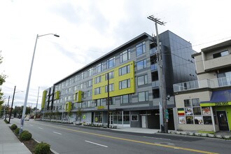 Janus Apartments in Seattle, WA - Foto de edificio - Building Photo