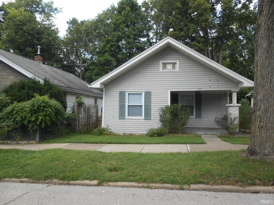 215 E 12th St in Bloomington, IN - Building Photo