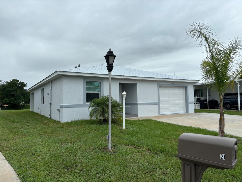 19 Huarte Way in Port St. Lucie, FL - Building Photo