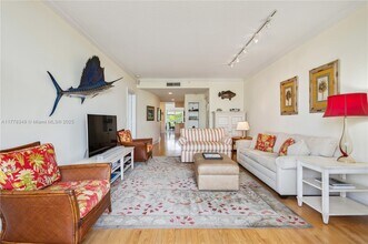 701 Crandon Blvd in Key Biscayne, FL - Building Photo - Building Photo
