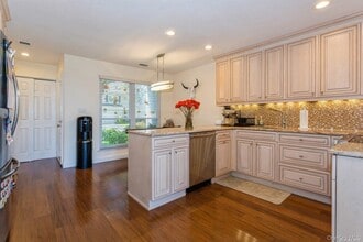 100 Baker Ct in Island Park, NY - Building Photo - Building Photo