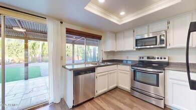 10655 North 22nd St in Phoenix, AZ - Building Photo - Building Photo