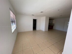3033 NW 11th Terrace in Miami, FL - Building Photo - Building Photo