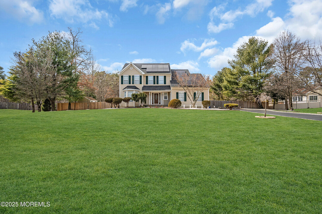 28 Goldfinch Rd in Jackson Township, NJ - Building Photo