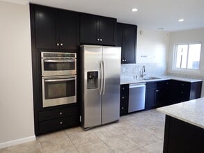 1455 Transite Ave in San Diego, CA - Foto de edificio - Building Photo