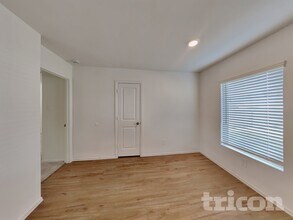 3023 Twisted Myrtle Dr in Conroe, TX - Foto de edificio - Building Photo