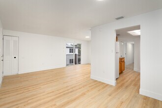 22291 Westchester Blvd, Unit 305 in Port Charlotte, FL - Foto de edificio - Building Photo